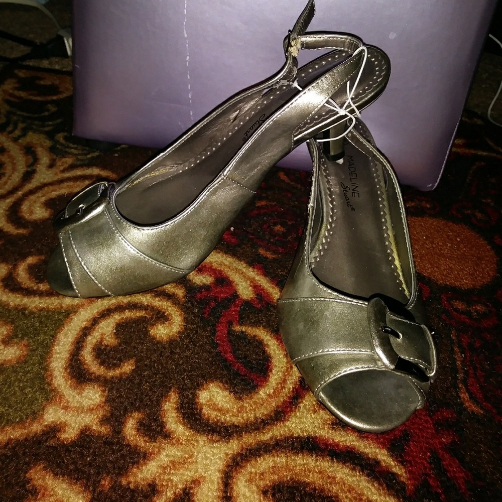 Madeline Stuart slingback kitten heels NWOT